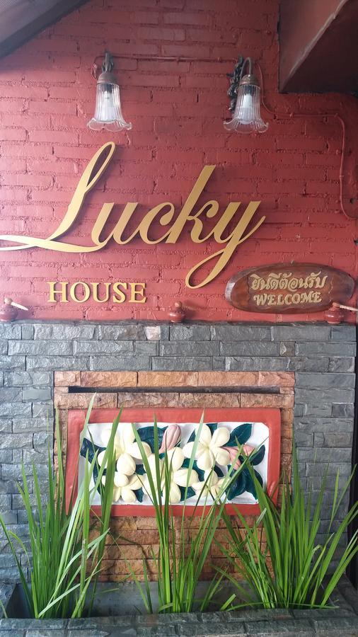 Lucky House Vandrarhem Chiang Mai Exteriör bild