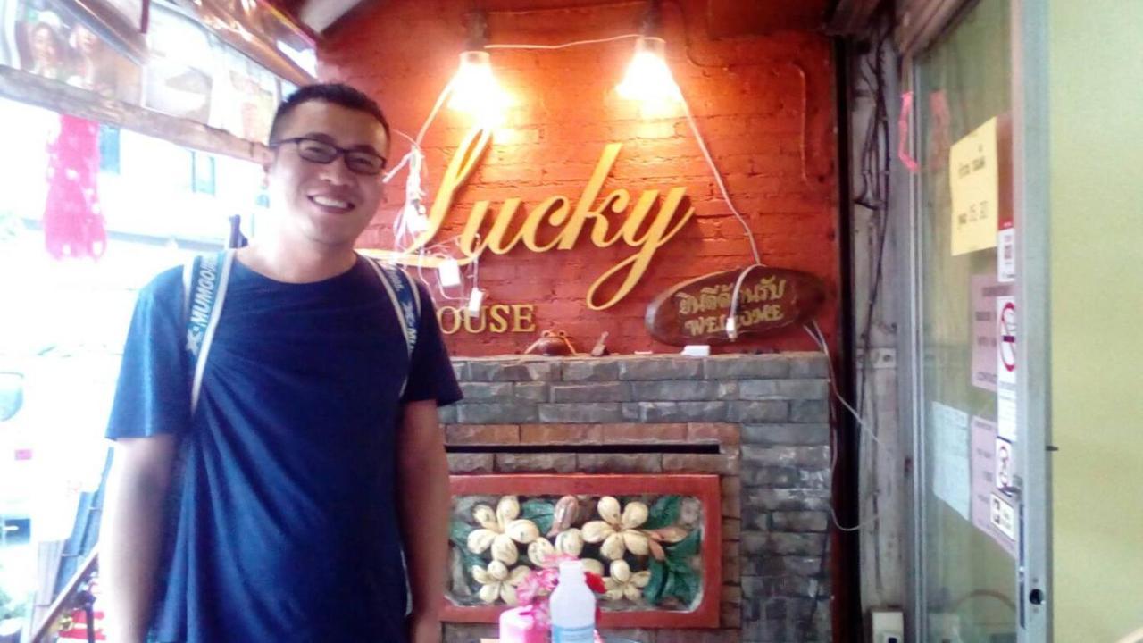 Lucky House Vandrarhem Chiang Mai Exteriör bild