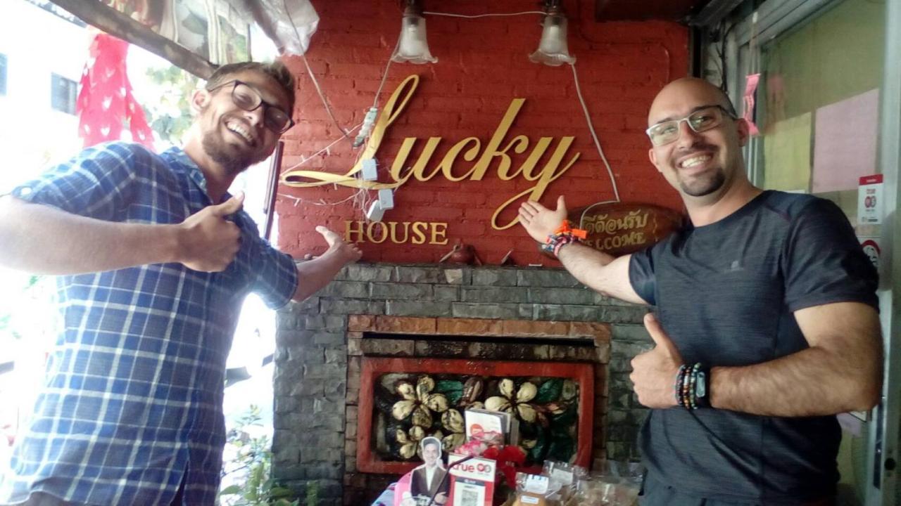 Lucky House Vandrarhem Chiang Mai Exteriör bild